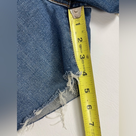 Levi's Wedgie Skinny High-Waisted Raw Hem Denim Shorts Medium Wash Sz 27 - Picture 7 of 8